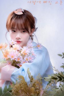 女生哭的图片